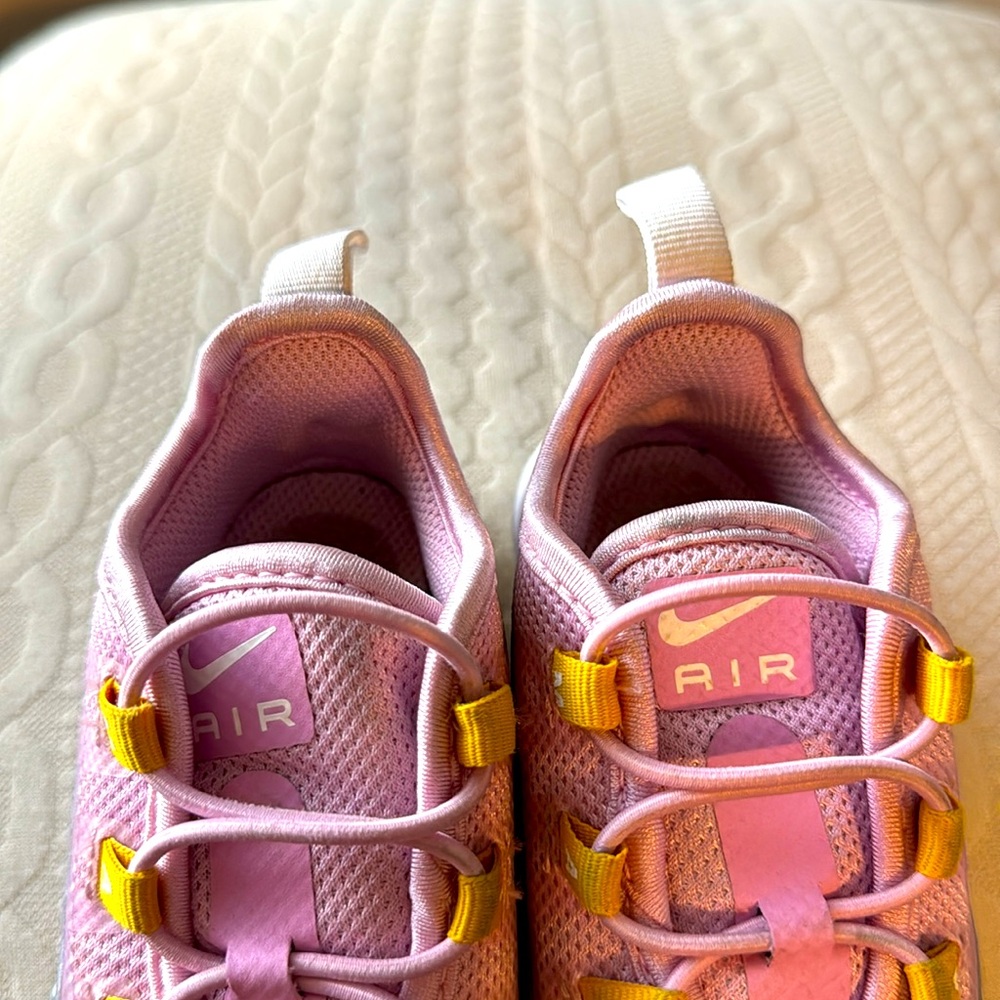 👟👟👧 - Picture 9 of 9